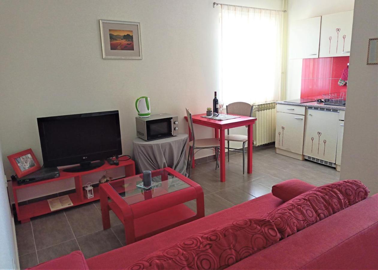 Cozy Apartment In The City Center Póla Kültér fotó
