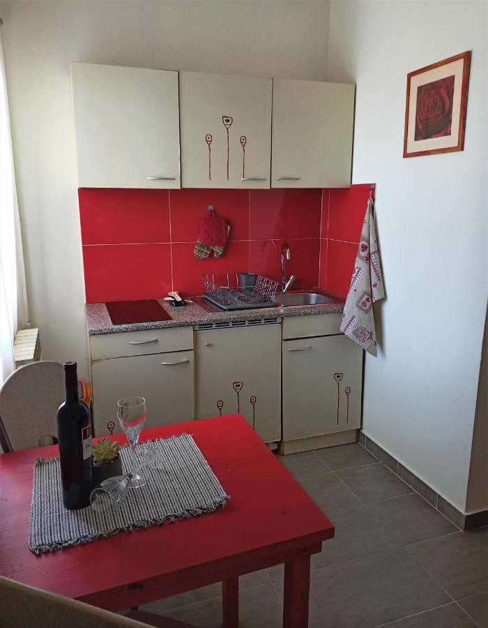 Cozy Apartment In The City Center Póla Kültér fotó