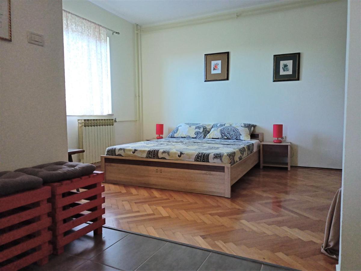 Cozy Apartment In The City Center Póla Kültér fotó