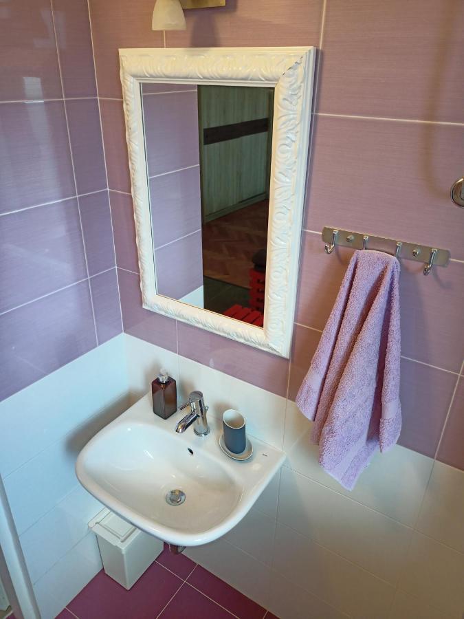 Cozy Apartment In The City Center Póla Kültér fotó